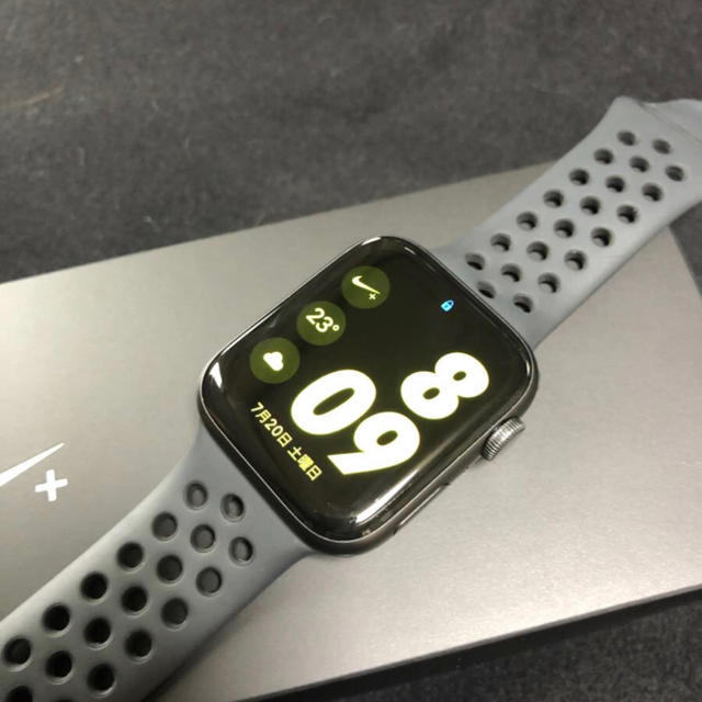 Apple Watch(アップルウォッチ)のアップルウォッチ series4 Space Gray 44mm ☆ナイキモデル メンズの時計(腕時計(デジタル))の商品写真