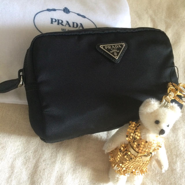 PRADA ナイロンポーチ♡ブラック♡使いやすい大きさです。 | フリマアプリ ラクマ