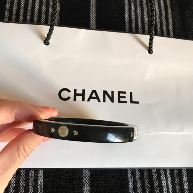 CHANEL(シャネル)の☆CHANEL☆ブラックバングル レディースのアクセサリー(ブレスレット/バングル)の商品写真