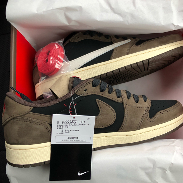 NIKE(ナイキ)のエアジョーダン1LOW TRAVIS SCOTT メンズの靴/シューズ(スニーカー)の商品写真