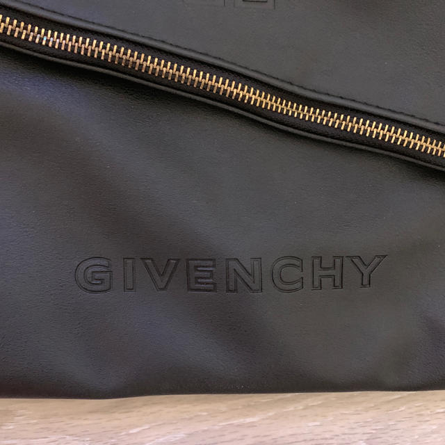 GIVENCHY(ジバンシィ)のGIVENCHY   クラッチバック   ショルダーバック メンズのバッグ(セカンドバッグ/クラッチバッグ)の商品写真