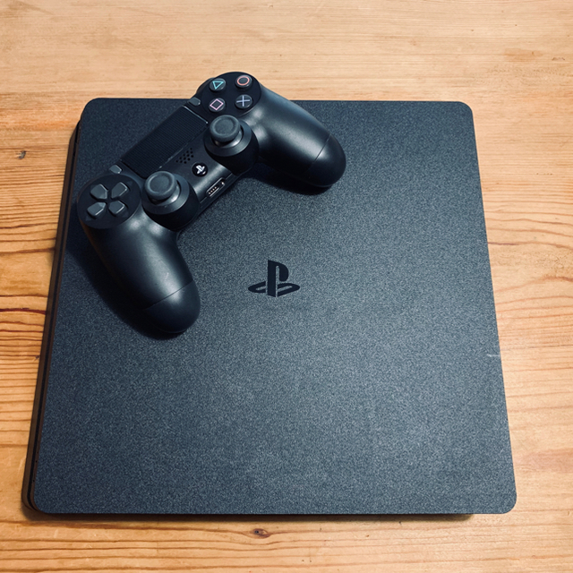 PlayStation4(プレイステーション4)のkenji様専用 PS4 500GB 美品 おまけソフト付き エンタメ/ホビーのゲームソフト/ゲーム機本体(家庭用ゲーム機本体)の商品写真