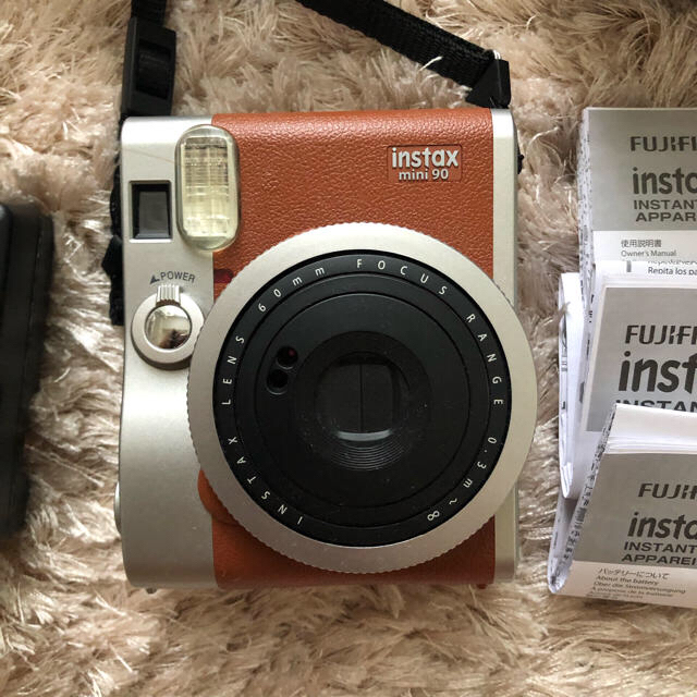 富士フイルム(フジフイルム)のFUJIFILM  チェキ instax mini 90 ブラウン スマホ/家電/カメラのカメラ(フィルムカメラ)の商品写真