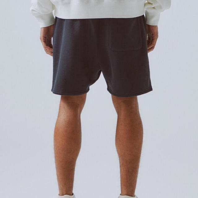 FEAR OF GOD(フィアオブゴッド)のMサイズ  FOG ESSENTIALS logo sweat shorts メンズのパンツ(ショートパンツ)の商品写真