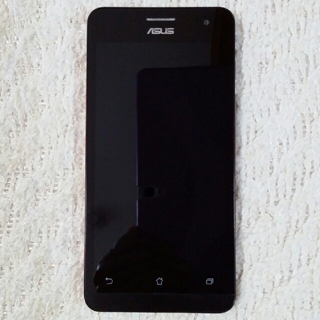 ASUS(エイスース)のASUS  Zenfone5 　レッド スマホ/家電/カメラのスマートフォン/携帯電話(スマートフォン本体)の商品写真