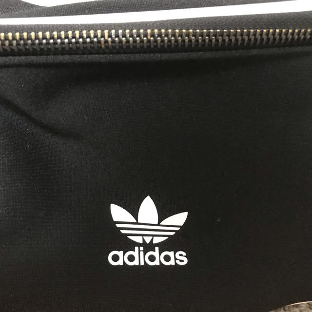 adidas(アディダス)のボディーバッグ レディースのバッグ(ボディバッグ/ウエストポーチ)の商品写真