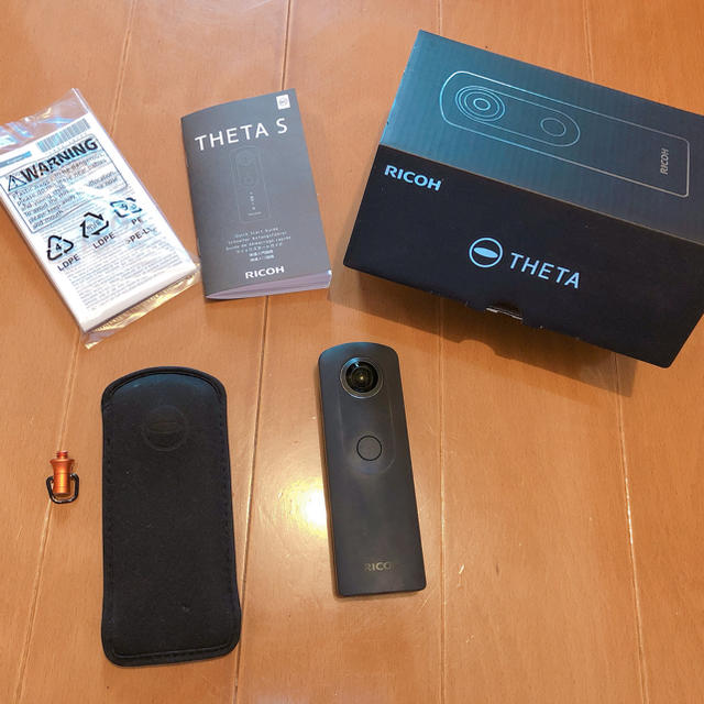 RICOH(リコー)のRICOH THETA S スマホ/家電/カメラのカメラ(コンパクトデジタルカメラ)の商品写真