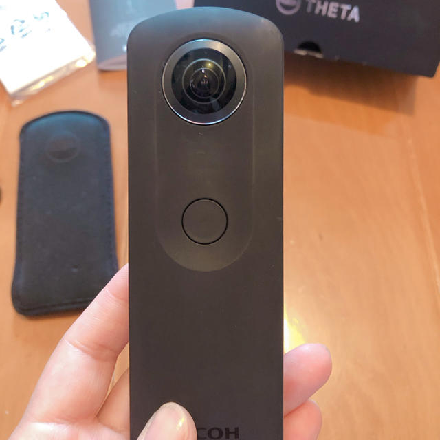 RICOH(リコー)のRICOH THETA S スマホ/家電/カメラのカメラ(コンパクトデジタルカメラ)の商品写真