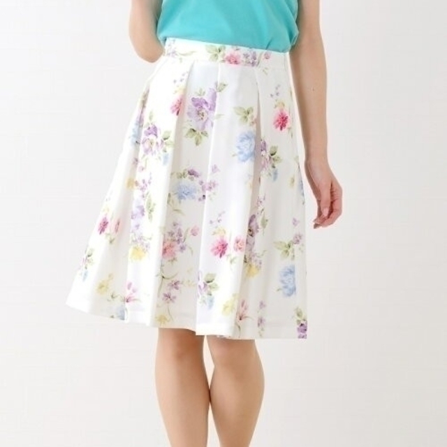 MISCH MASCH(ミッシュマッシュ)の【MISCH MASCH ミッシュマッシュ】花柄タックスカート レディースのスカート(ひざ丈スカート)の商品写真