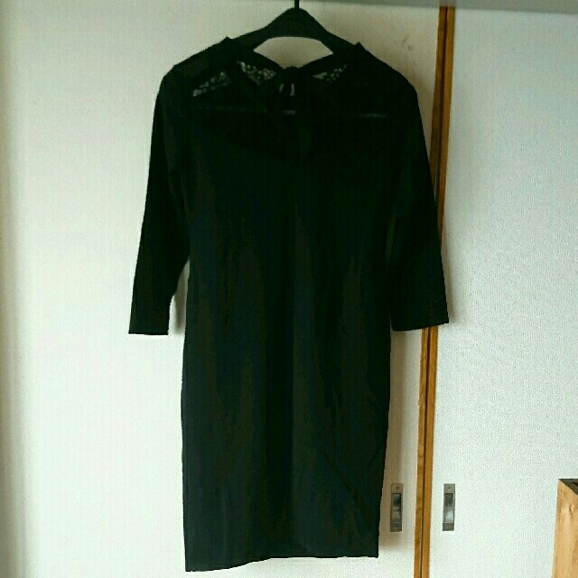 H&M(エイチアンドエム)の【新品】H&Mマタニティワンピース黒Lサイズ キッズ/ベビー/マタニティのマタニティ(マタニティ下着)の商品写真