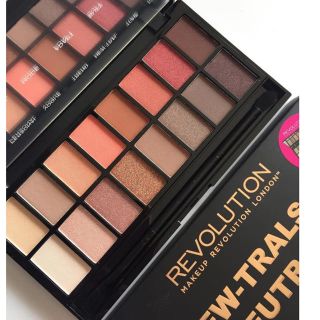 ★Makeup Revolution ★マット&シマー★ミラー&チップ付き (アイシャドウ)