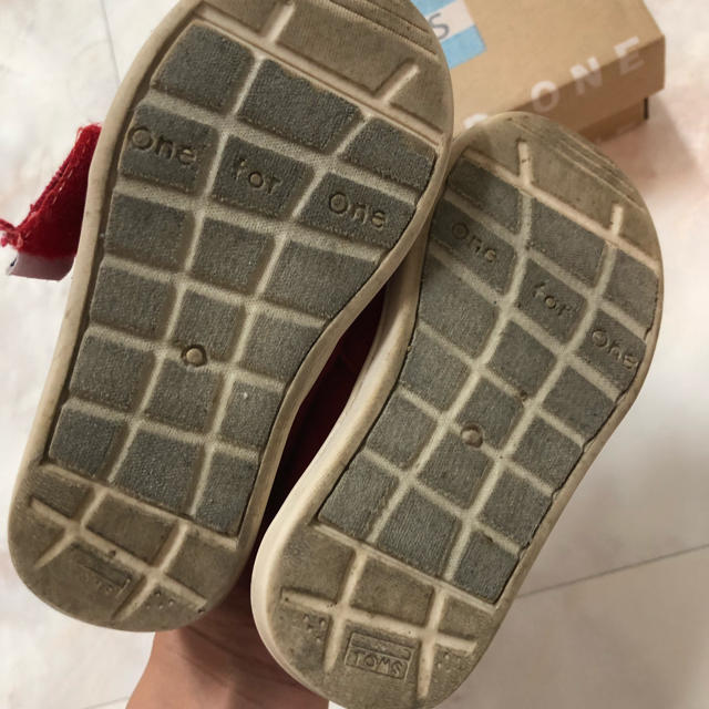 TOMS(トムズ)のTOM’S キッズ シューズ キッズ/ベビー/マタニティのキッズ靴/シューズ(15cm~)(スリッポン)の商品写真