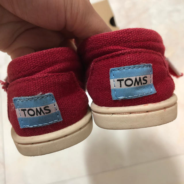 TOMS(トムズ)のTOM’S キッズ シューズ キッズ/ベビー/マタニティのキッズ靴/シューズ(15cm~)(スリッポン)の商品写真