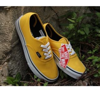 ヴァンズ(VANS)の
名作90sデザイン!VANSオーセンティック新品キャンバススニーカー23.5
(スニーカー)