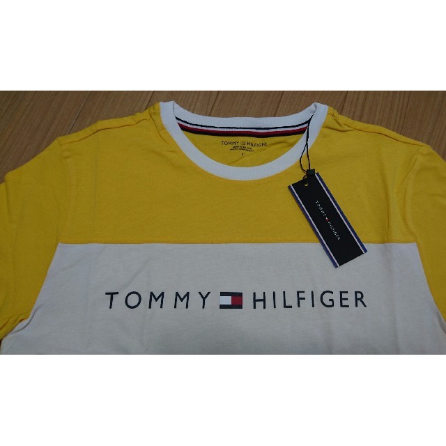 TOMMY HILFIGER(トミーヒルフィガー)のLサイズ yellow トミーヒルフィガー Tシャツ レディースのトップス(Tシャツ(半袖/袖なし))の商品写真