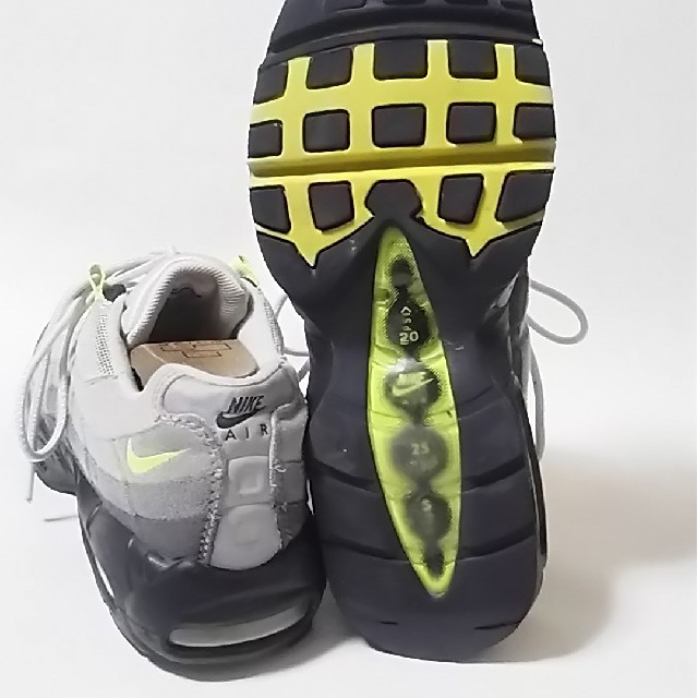 NIKE(ナイキ)の
王道蛍光イエロー!ナイキエアマックス95ビンテージスニーカー灰黒黄！


 メンズの靴/シューズ(スニーカー)の商品写真