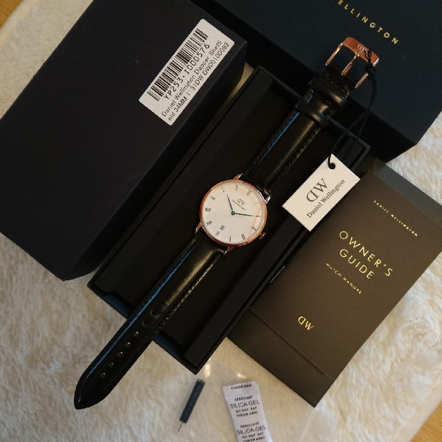 Daniel Wellington(ダニエルウェリントン)の【新品未使用】ダニエルウェリントン34㎜ホワイト×ローズゴールド×ブラックベルト レディースのファッション小物(腕時計)の商品写真