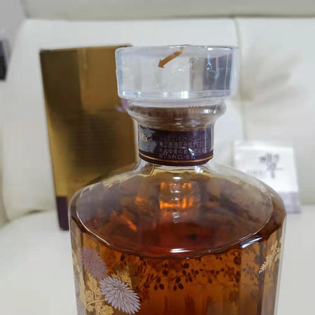 サントリー(サントリー)の未開栓 響 Hibiki 17年 意匠 ボトル 花鳥風月 新品 SUNTORY  食品/飲料/酒の酒(ウイスキー)の商品写真