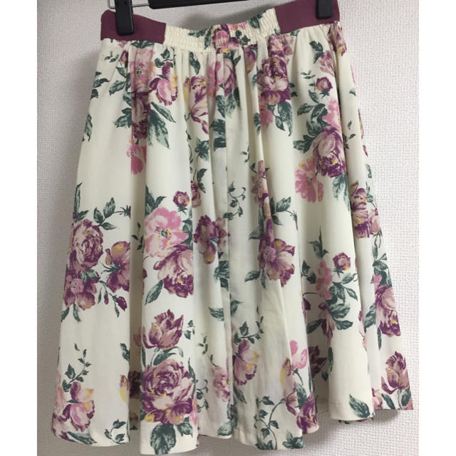L'EST ROSE(レストローズ)のレストローズ  MT 花柄スカート 春夏用 レディースのスカート(ひざ丈スカート)の商品写真