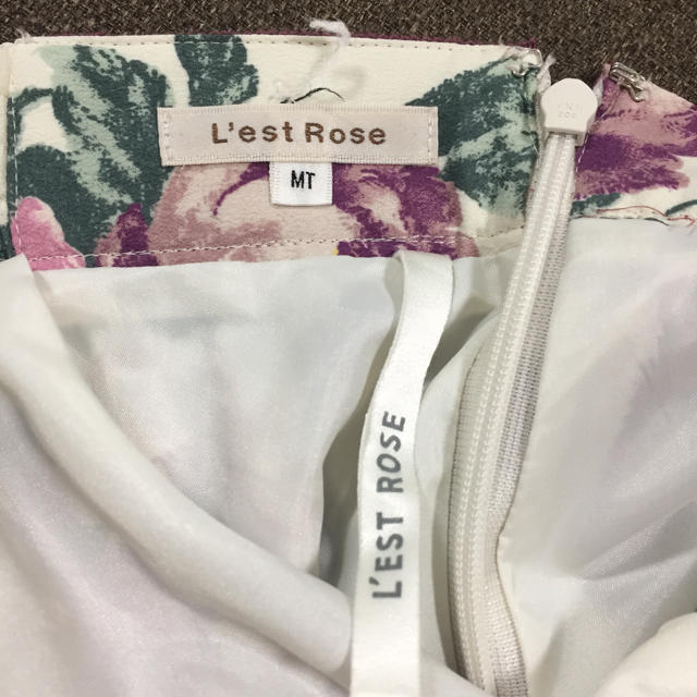 L'EST ROSE(レストローズ)のレストローズ  MT 花柄スカート 春夏用 レディースのスカート(ひざ丈スカート)の商品写真