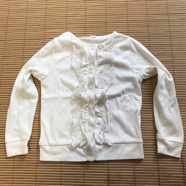 GU(ジーユー)のガールズ110白カーディガンGU  2枚セット キッズ/ベビー/マタニティのキッズ服女の子用(90cm~)(カーディガン)の商品写真