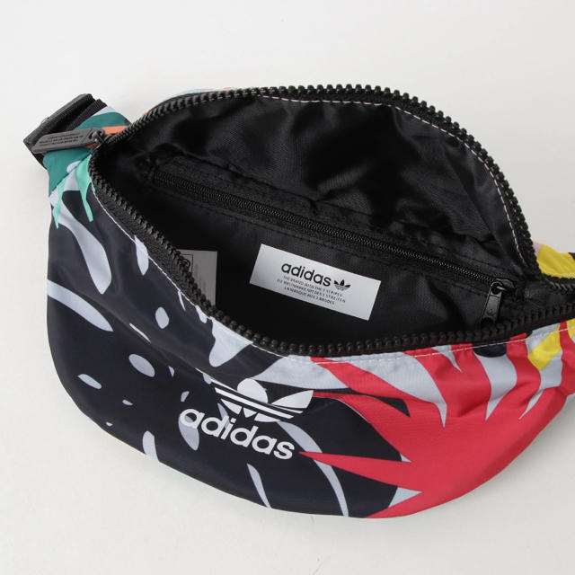 adidas(アディダス)のアディダス adidas ウエストポーチ レディースのバッグ(ボディバッグ/ウエストポーチ)の商品写真