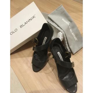 マノロブラニク(MANOLO BLAHNIK)のマノロブラニク  エナメル サンダル ジミーチュウ、ルブタン 好きな方にも(サンダル)