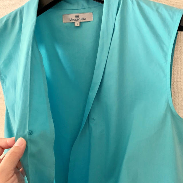VIAGGIO BLU(ビアッジョブルー)のビアッジョブルー♡きれい色シャツ レディースのトップス(シャツ/ブラウス(半袖/袖なし))の商品写真