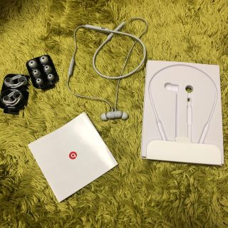 ビーツバイドクタードレ(Beats by Dr Dre)のbeats x イヤフォン シルバー 箱なし 24時間以内発送(ヘッドフォン/イヤフォン)