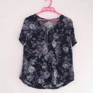 ムルーア(MURUA)のMURUA 新品タグ付き花柄カットソー(Tシャツ(半袖/袖なし))