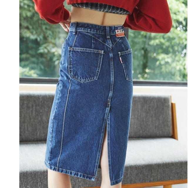 インスタで人気の完売アイテム「Juemi × SOMETHING」コラボスカート