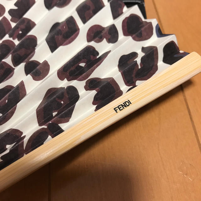 FENDI(フェンディ)のFENDI Numero TOKYO 特別付録 扇子 エンタメ/ホビーの雑誌(ファッション)の商品写真