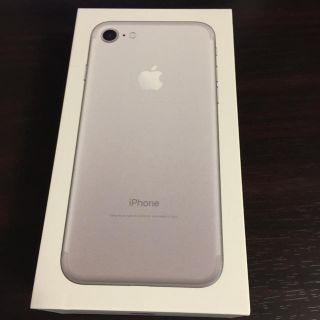 iPhone - iPhone7 新品未使用 SIMロック解除済み シルバー 32GBの通販 ...