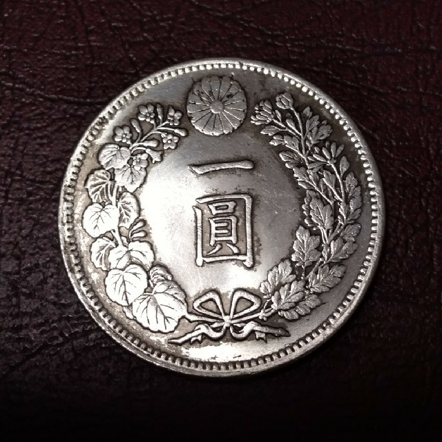 新1円銀貨 (大型)明治16年 竜5銭まとめ エンタメ/ホビーの美術品/アンティーク(貨幣)の商品写真