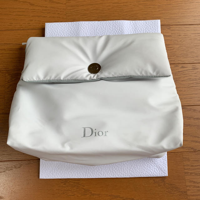 Christian Dior(クリスチャンディオール)の【新品未使用】Dior ディオール ふわふわポーチ レディースのファッション小物(ポーチ)の商品写真
