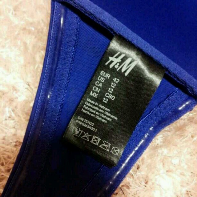 H&M(エイチアンドエム)のH&M　バンドゥ　ビキニ　水着 レディースの水着/浴衣(水着)の商品写真