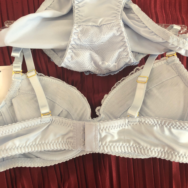 A70淡水色刺繍レースブラ＆ショーツ レディースの下着/アンダーウェア(ブラ&ショーツセット)の商品写真