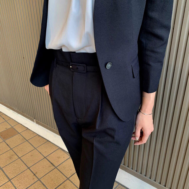 人気カラーの THE SUIT COMPANY エアドレープ パンツスーツ