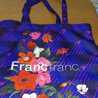 フランフラン(Francfranc)の花柄がかわいいフランフランの折りたたみ式エコバッグ未使用に近い(エコバッグ)