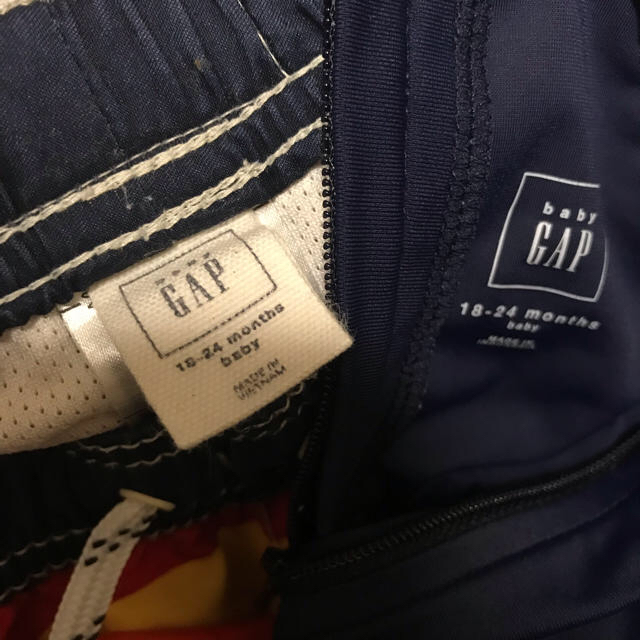 babyGAP(ベビーギャップ)のbaby gap スイムウェア 上下セット キッズ/ベビー/マタニティのキッズ服男の子用(90cm~)(水着)の商品写真