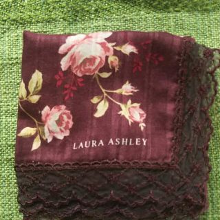 ローラアシュレイ(LAURA ASHLEY)のローラ・アシュレイ   大判 ハンカチ縁レース(ハンカチ)