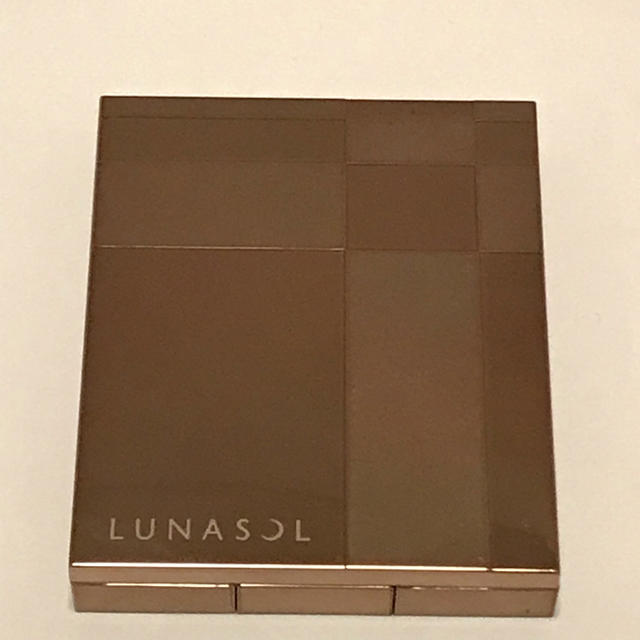 LUNASOL(ルナソル)のLUNASOL スキンモデリングアイズ 01 コスメ/美容のベースメイク/化粧品(アイシャドウ)の商品写真