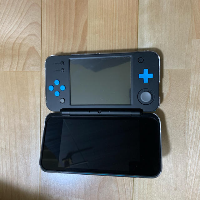 Newニンテンドー2DS LL:ブラック×ターコイズ