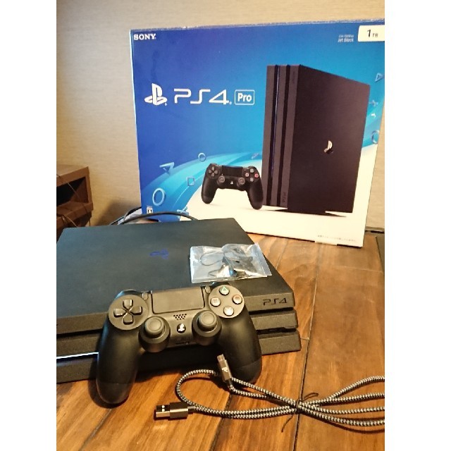 美品PlayStation®4 Pro ジェット・ブラック 1TB おまけ付き