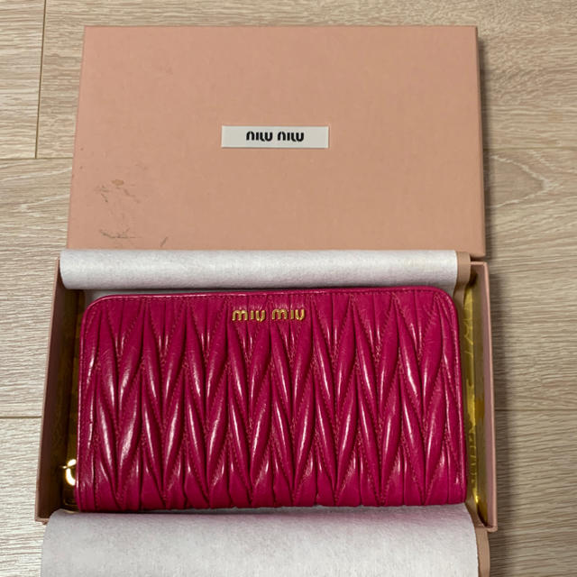 miumiu(ミュウミュウ)のももはち様専用！miumiu 長財布 レディースのファッション小物(財布)の商品写真