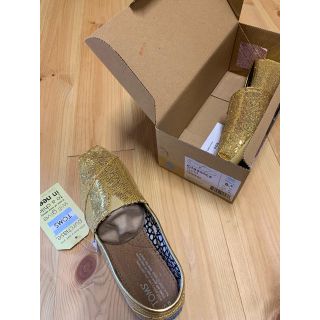 トムズ(TOMS)のトムズ ゴールド(スリッポン/モカシン)