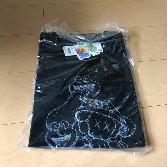 SESAME STREET(セサミストリート)の今週末まで限定セール！！ カウズ  ユニクロ セサミストリート  3XL メンズのトップス(Tシャツ/カットソー(半袖/袖なし))の商品写真