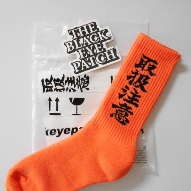 BLACK EYE PATCH / HANDLE WITH CARE SOCKS メンズのレッグウェア(ソックス)の商品写真