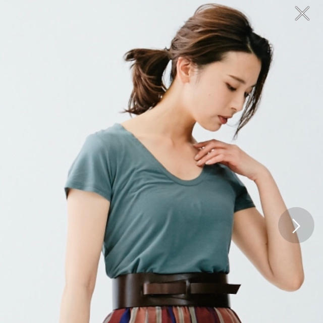 qualite(カリテ)のカリテ qualite 新品 アースカラーシャツ レディースのトップス(Tシャツ(半袖/袖なし))の商品写真