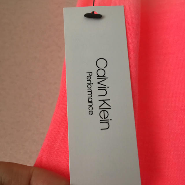 Calvin Klein(カルバンクライン)のカルバンクライン  ネオンカラーTシャツ 新品 レディースのトップス(Tシャツ(半袖/袖なし))の商品写真